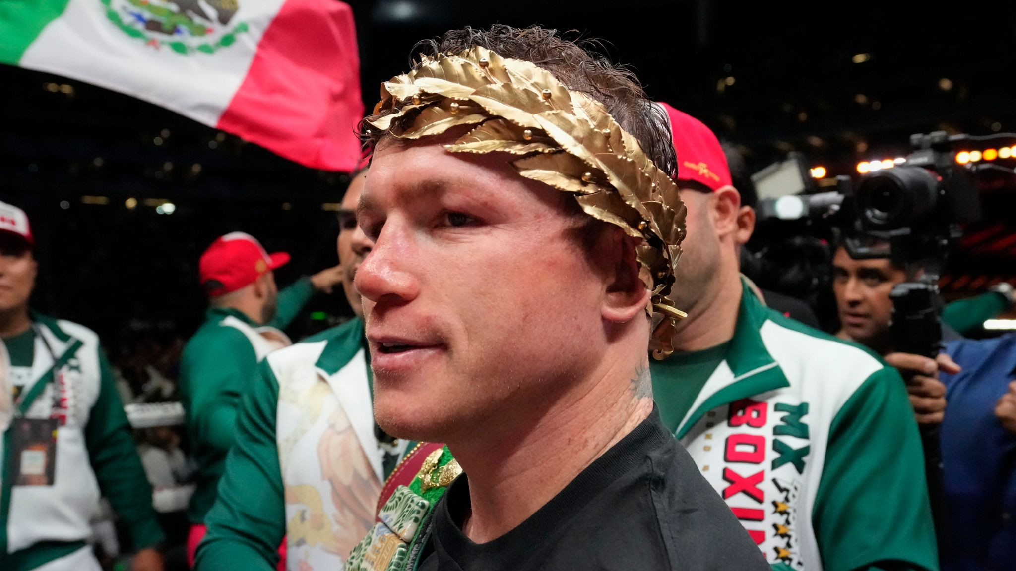 Canelo swerves twin twist: set to battle Jermell Charlo and not Jermall