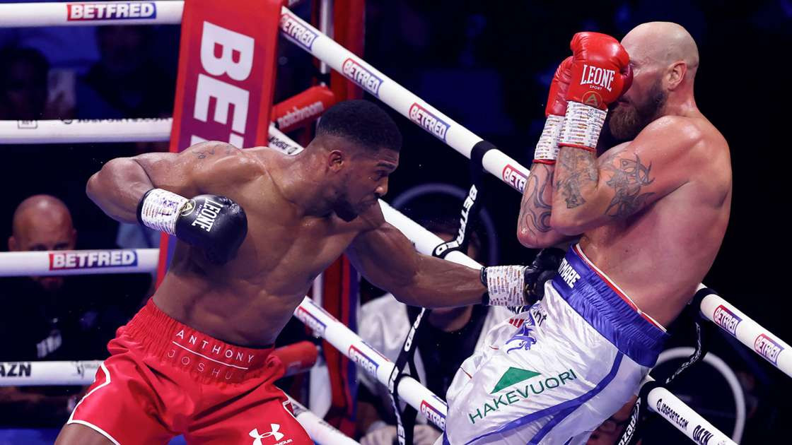 O2 Arena lights up with pugilistic fireworks