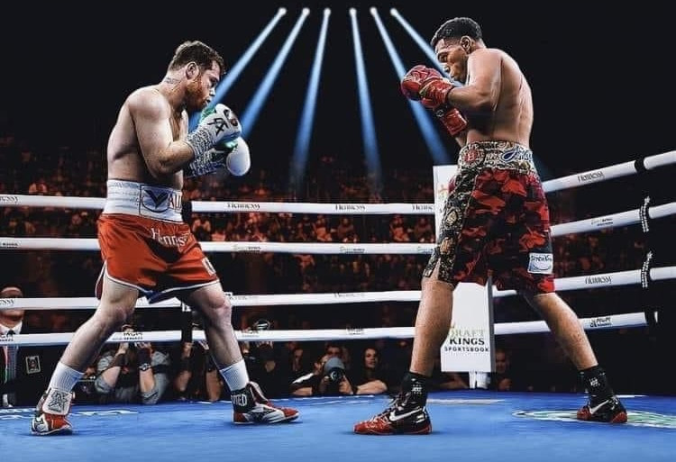 Oscar De La Hoya says Canelo is scared