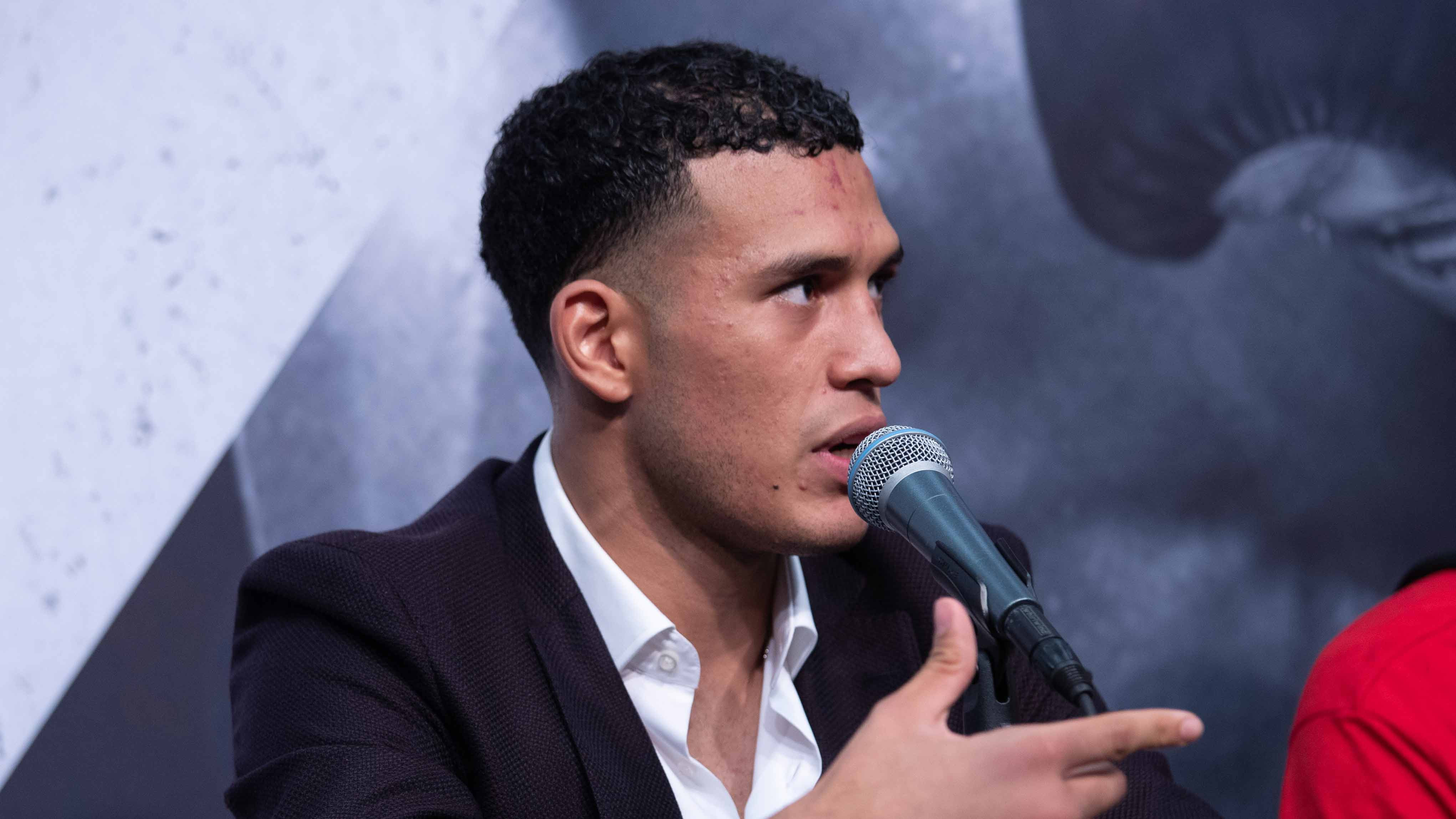 Benavidez circles light heavyweight sharks