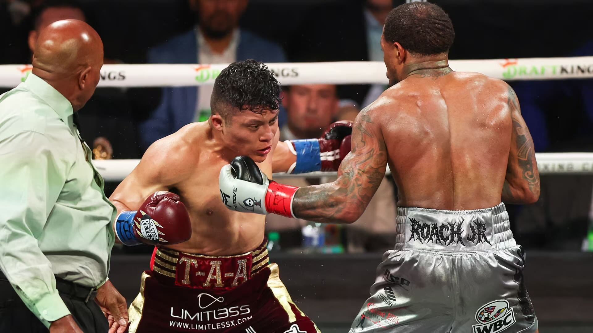 Results: Pitbull vs. Roach in San Antonio