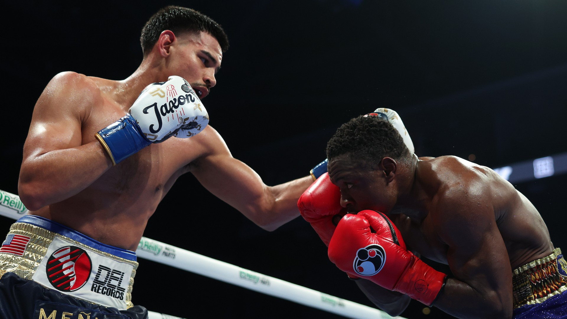 Diego Pacheco targets Jaime Munguia