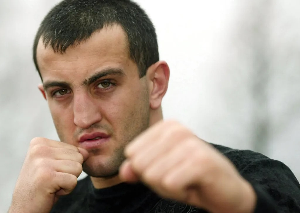 Man pleads guilty in plot to bribe juror at former boxer’s drug trial