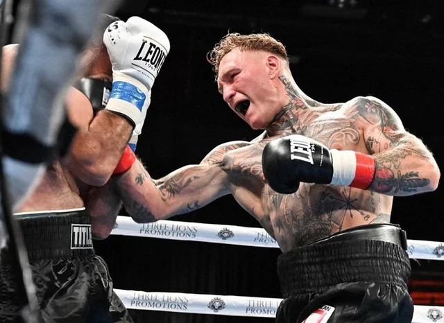 Rozicki vs. Safar in talks for May 2