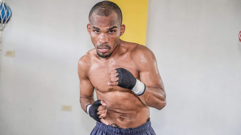 Jonathan "Bomba" Gonzalez signs with Salita Promotions