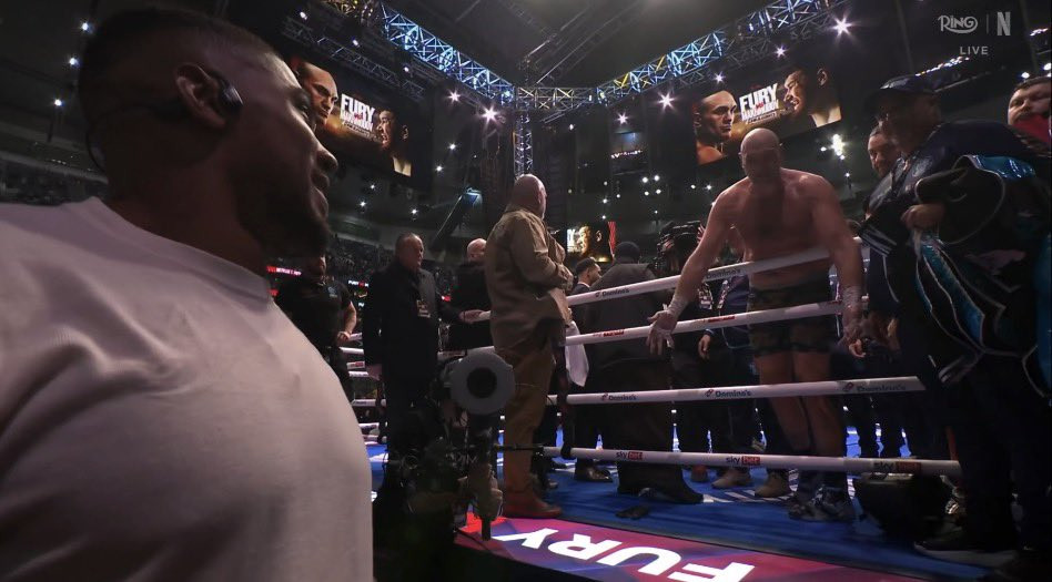 Tyson Fury says he signed Joshua fight deal, but AJ hasn't