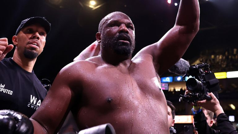 Chisora delays his retirement and plans Wilder rematch