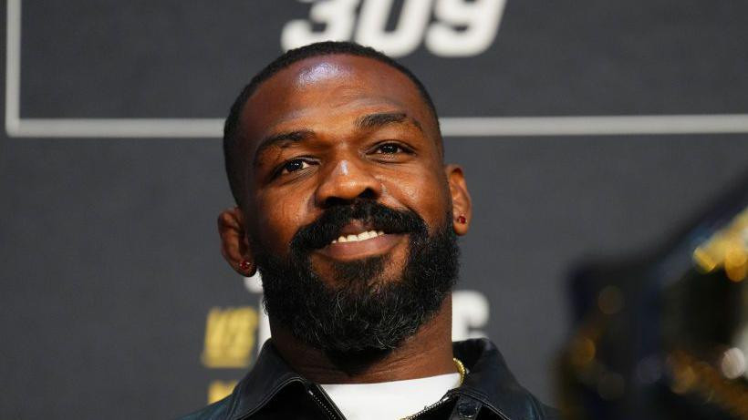 Jon Jones debuts in boxing in Russia