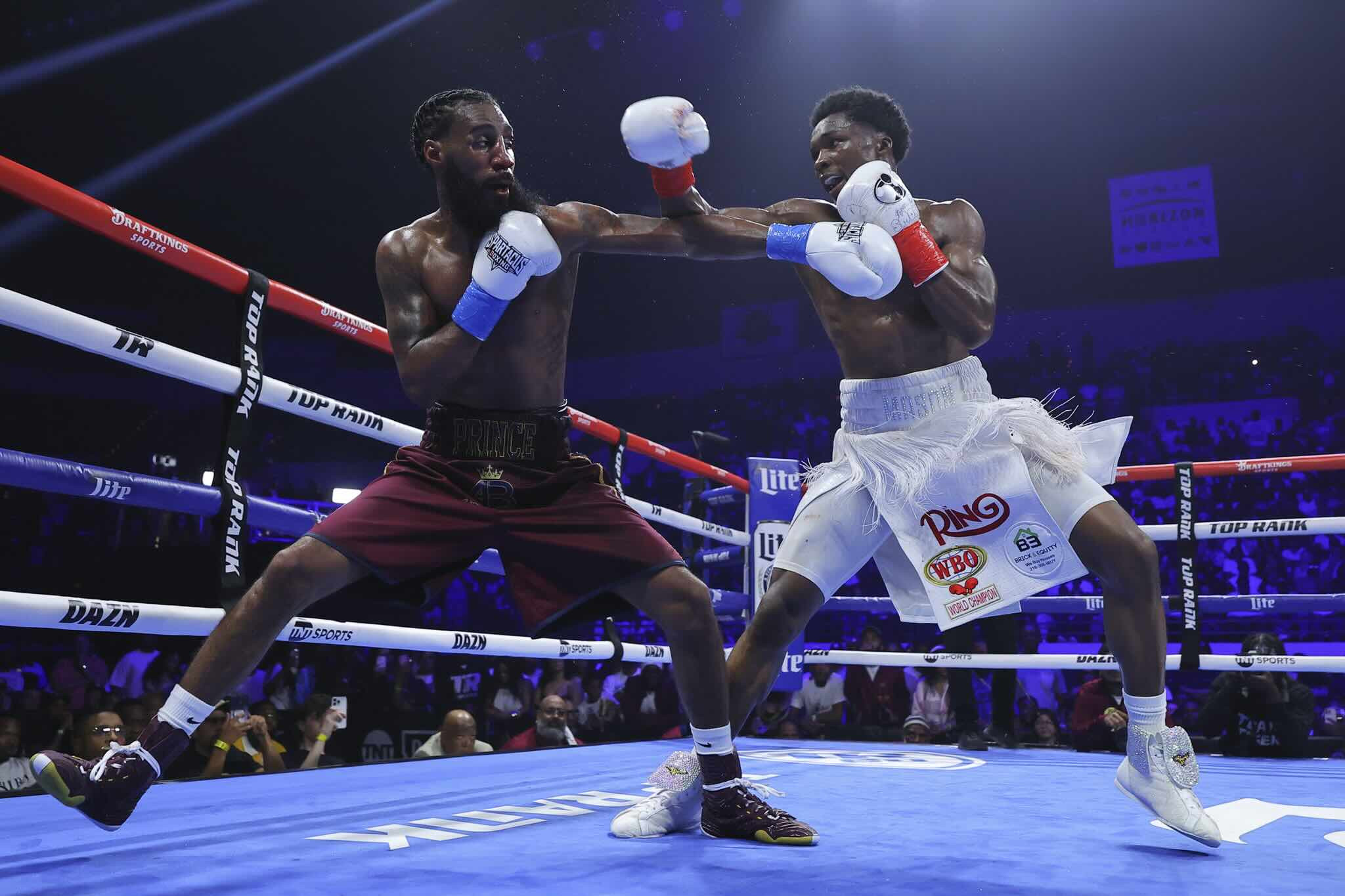Controversial stoppage in WBO title fight