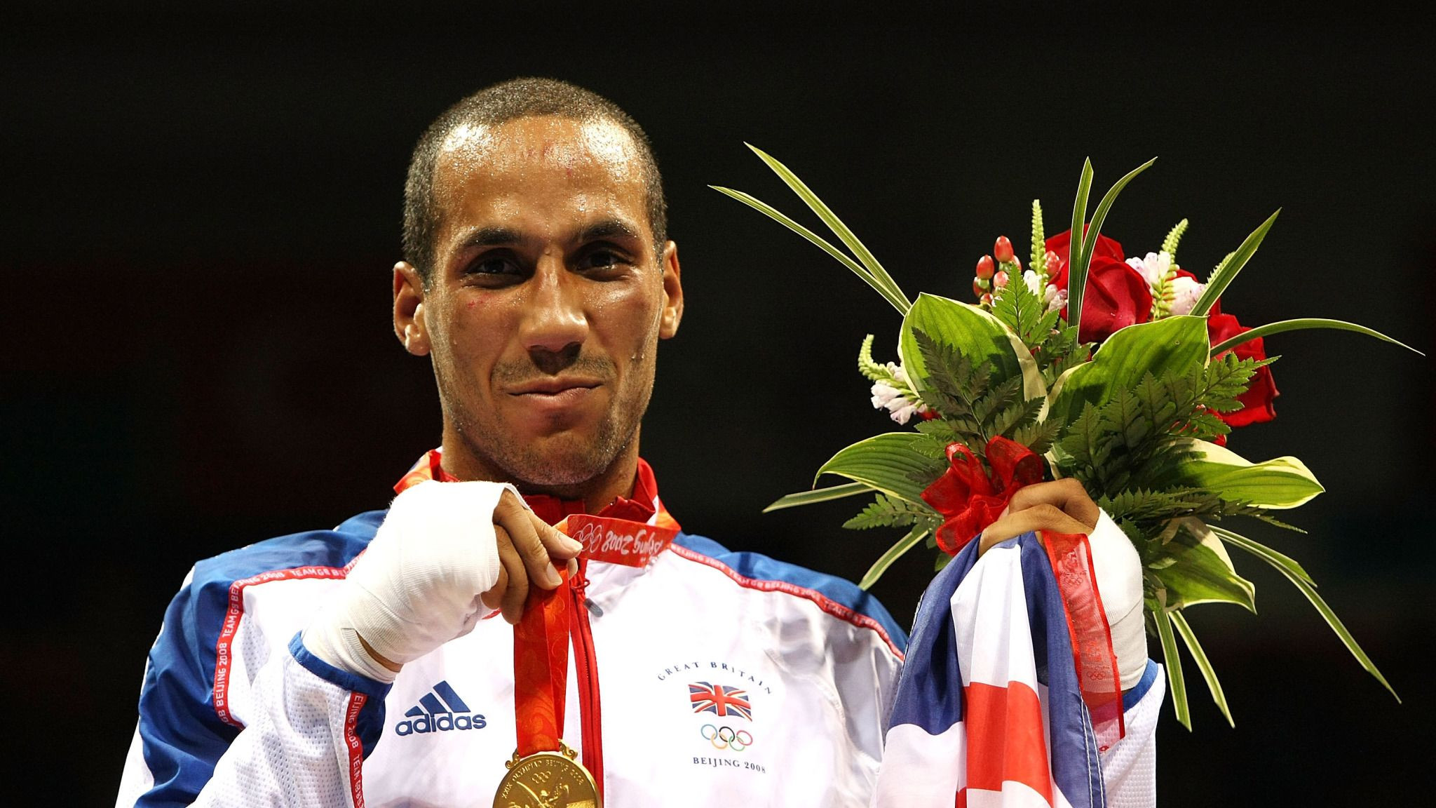 Former world champion announces boxing comeback