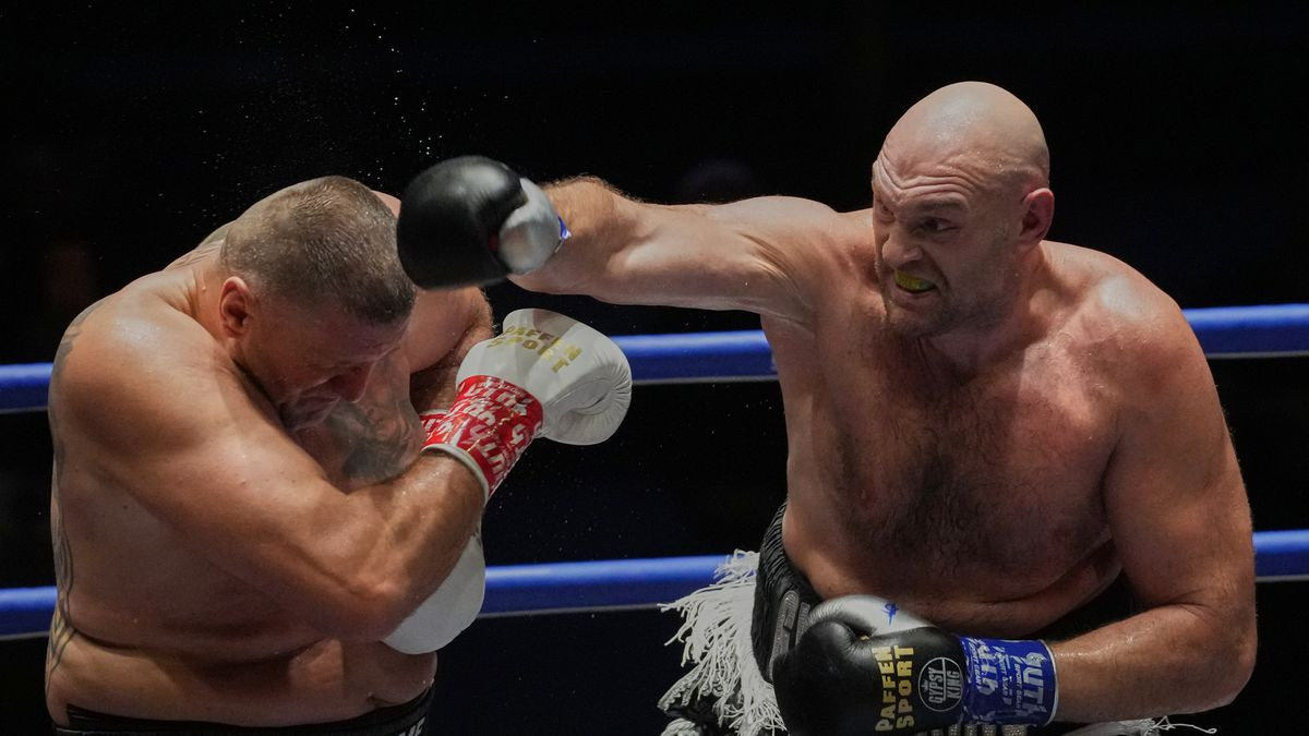 Tyson Fury stops Mariusz Wach. AJ superfight is alive!