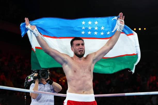 Bakhodir Jalolov returns to amateur boxing at 32